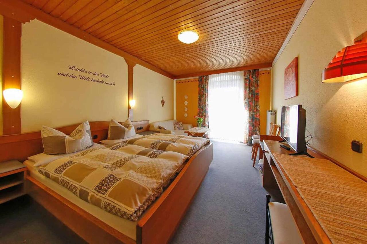 Gasthof-Metzgerei-Pension Schierlitz Rimbach  Buitenkant foto
